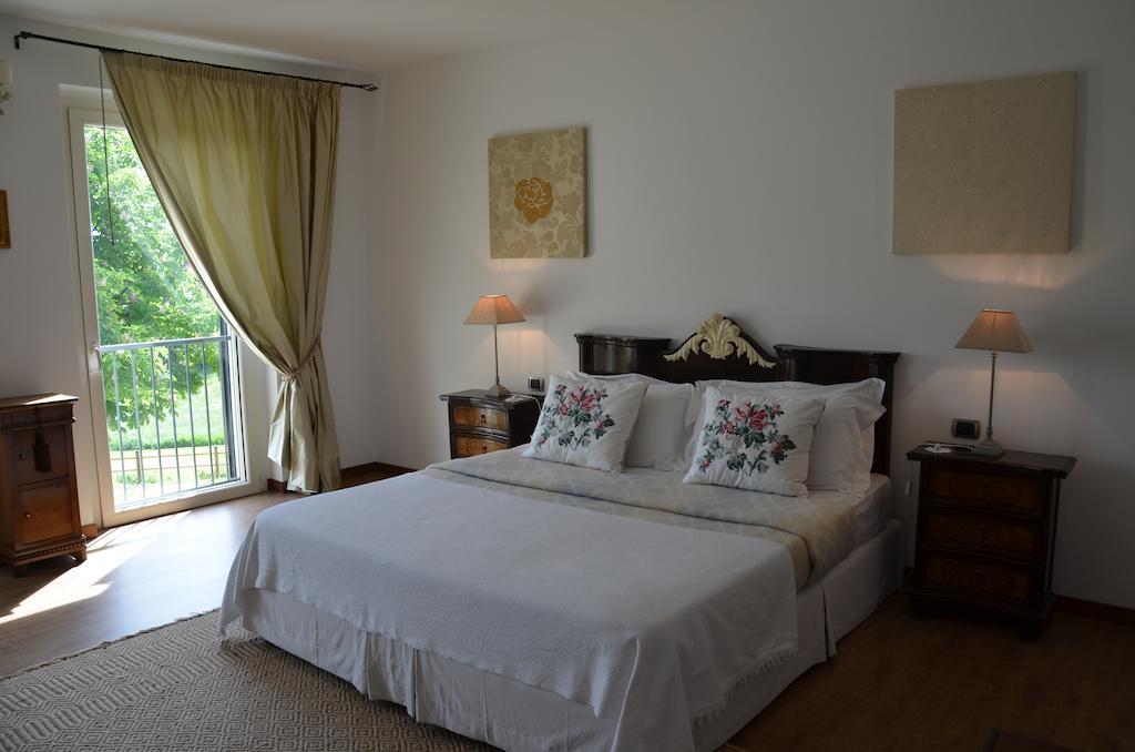 Hotel Cascina Castagneto CastellʼAlfero Pokoj fotografie