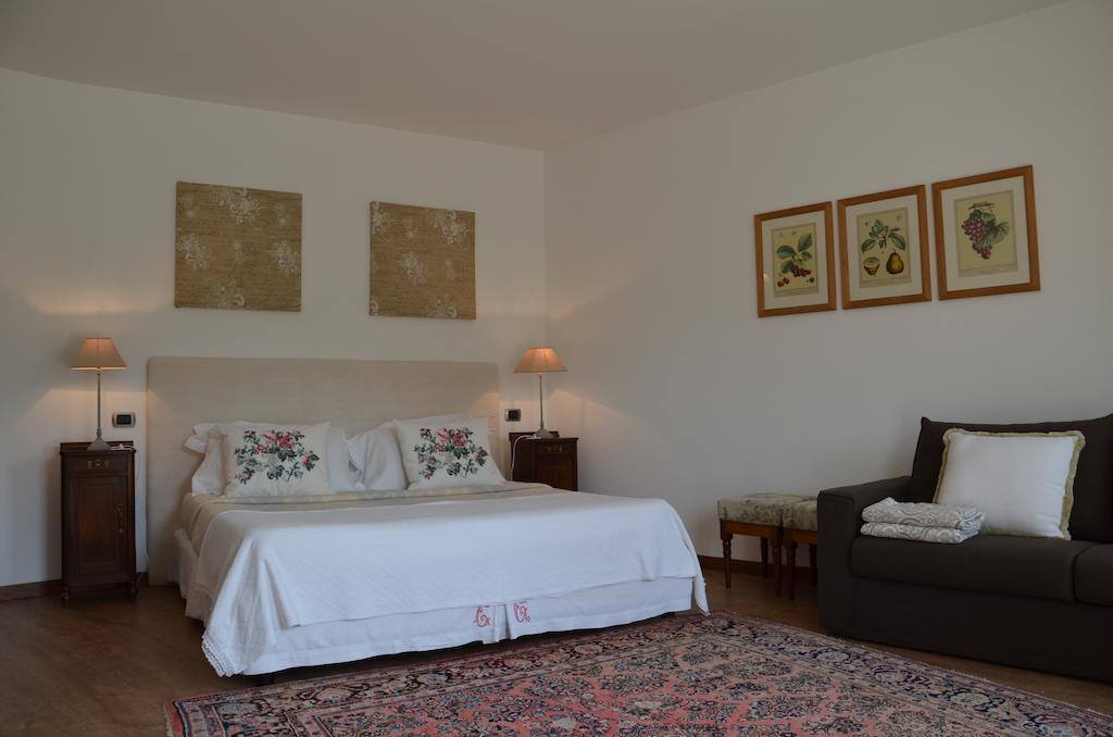 Hotel Cascina Castagneto CastellʼAlfero Pokoj fotografie