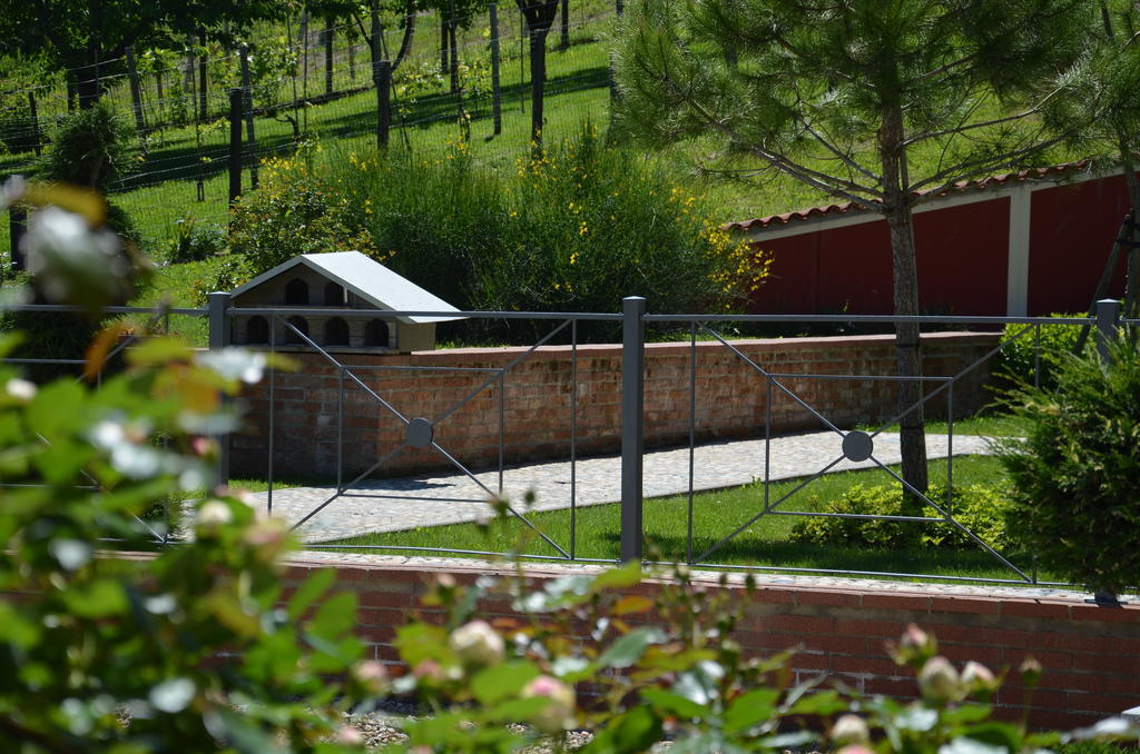 Hotel Cascina Castagneto CastellʼAlfero Exteriér fotografie
