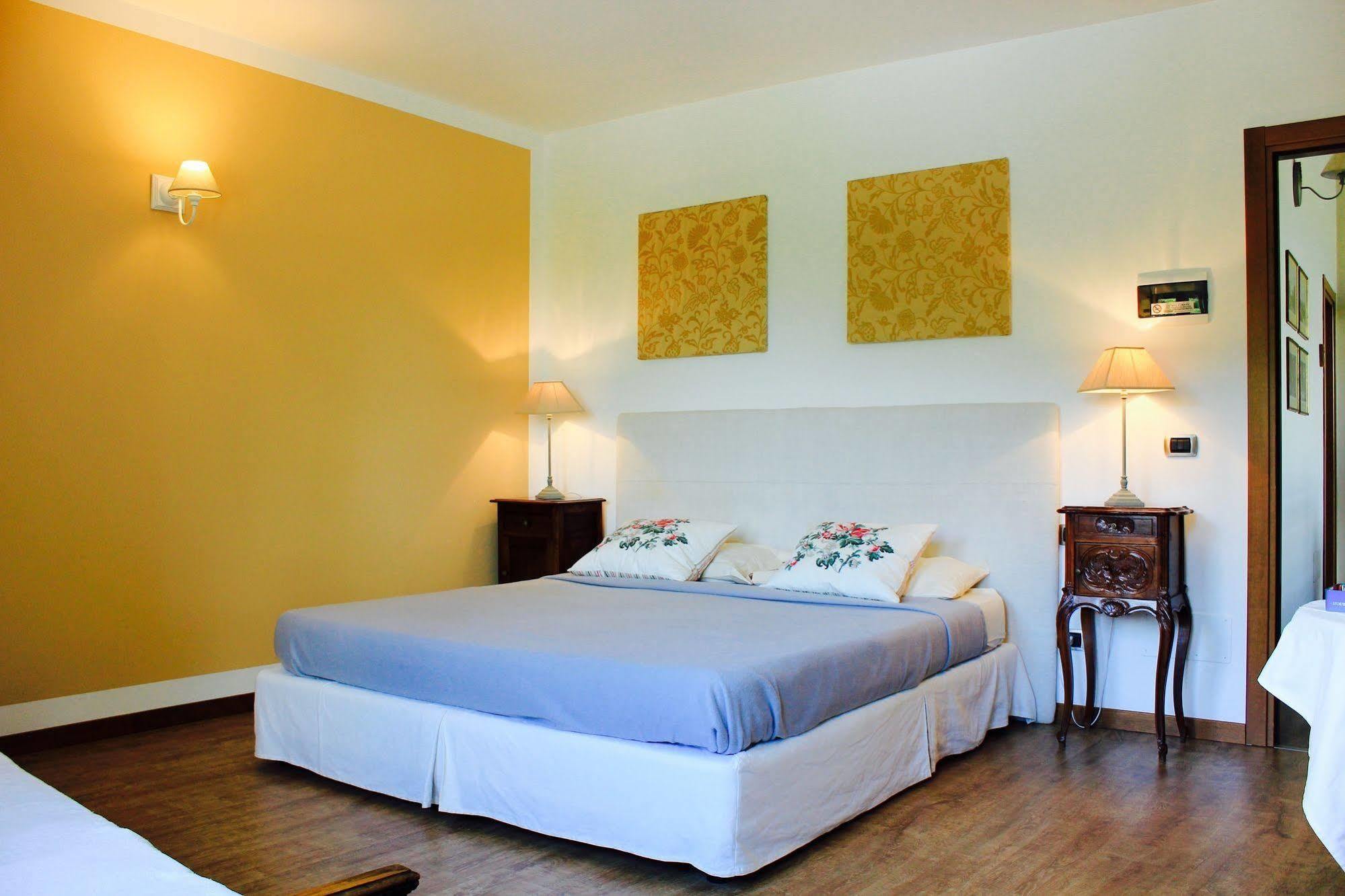 Hotel Cascina Castagneto CastellʼAlfero Exteriér fotografie